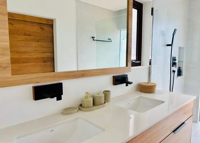 Lagati Luxury *