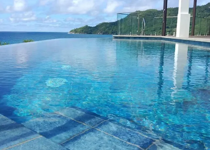 Lagati Luxury * Takamaka