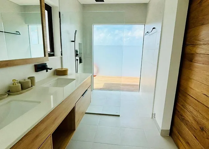 Lagati Luxury Apartment Takamaka